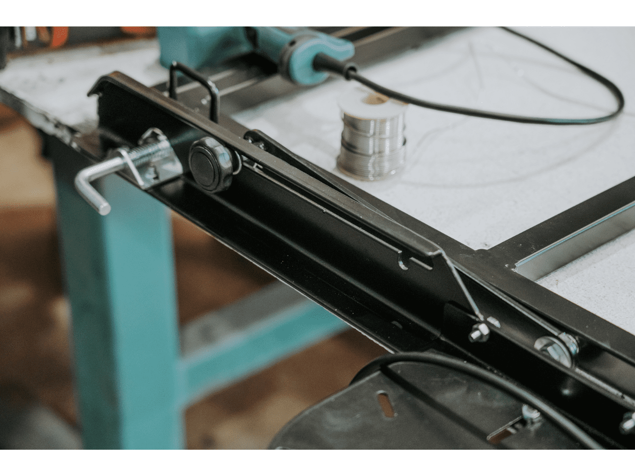 Escort Vehicle Pilot Sign Kit, Oversize Load Ahead, With Lights & Frame - Image 3